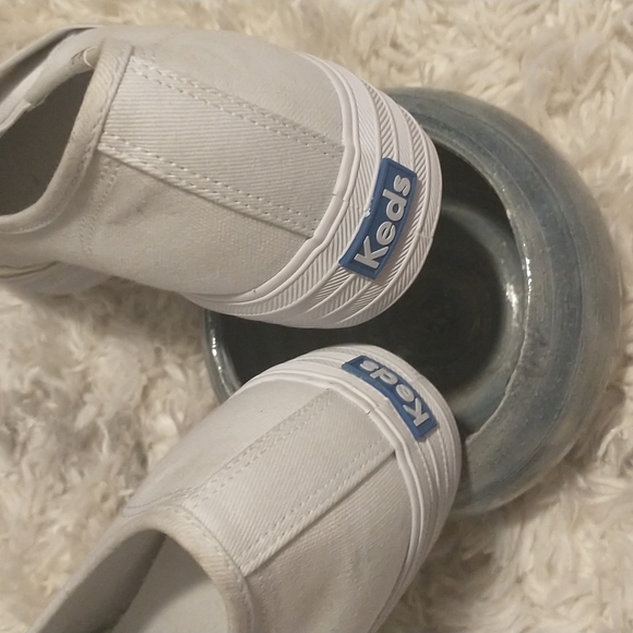 Keds woman's size 9.5 ortholite slip-on sneakers with gold band -NWOT - Picture 2 of 16